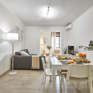 https://bbarcelona-encants-family-flat.catalonia-hotels.com
