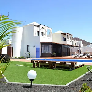 https://villa-mabel.in-canary-islands.com